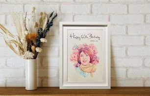 還暦祝いの似顔絵プレゼント展示例。お母さんの笑顔と背景に暖色系の花を描き華やかに仕上げた、お部屋を明るくする似顔絵作品。