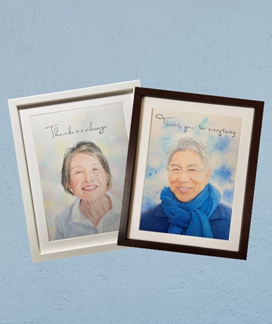 似顔絵が入ったホワイトとブラウンの額縁