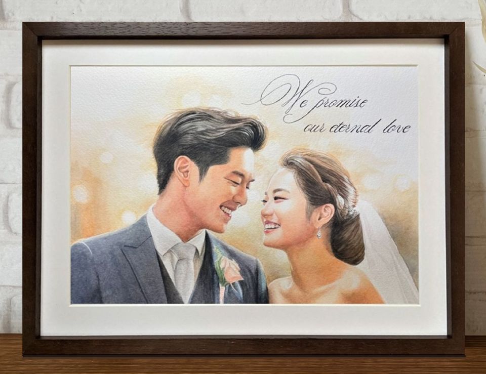 結婚記念の似顔絵アップ。背景はほっこり温かみのある配色に、二人の幸せそうな笑顔は細密なタッチで描かれた感動の作品。 結婚記念の似顔絵アップ。背景はほっこり温かみのある配色に、二人の幸せそうな笑顔は細密なタッチで描かれた感動の作品。