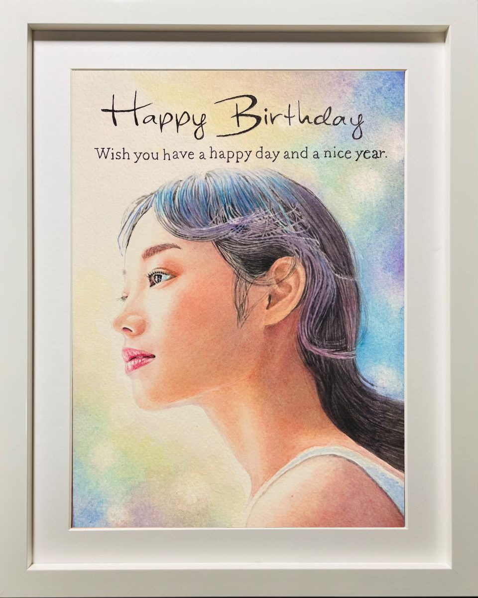 誕生祝いの似顔絵アップ。鮮やかな背景に細密描写された横顔の女性の似顔絵作品。特別感のある手の込んだプレゼント。
