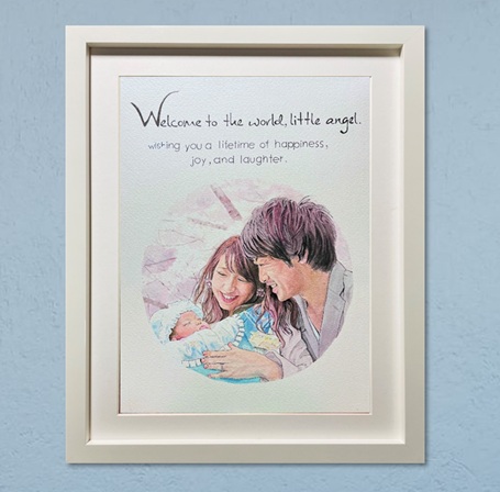 �o�Y�j���̎���G�B�e�q3�l�̍K���ȕ��͋C���؂ɁA�~�`�̒��Ƀ��f����`���f�U�C�������ӎ���������G�B